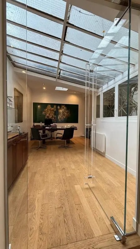 Retail in Paris for sale Building Photo- Image 1 of 6