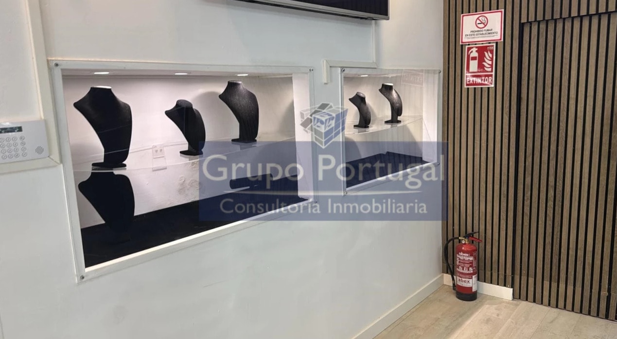 Retail in Madrid, Madrid to rent Interior Photo- Image 1 of 3