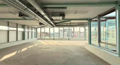 Light Industrial in Malakoff to rent Interior Photo- Image 1 of 3