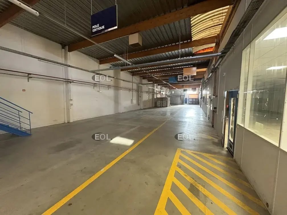 Light Industrial in Colombes to rent Interior Photo- Image 1 of 6