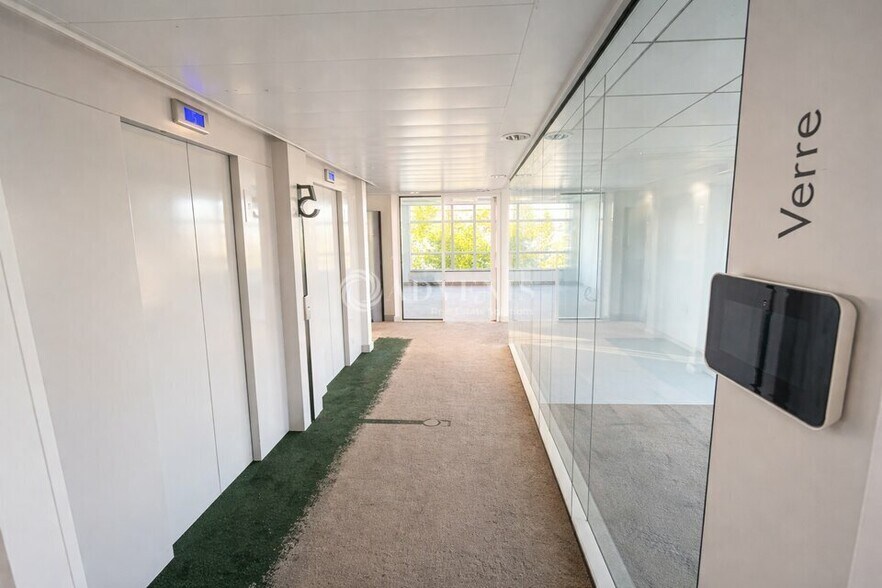1 Rue Jacques Henri Lartigue, Issy-les-Moulineaux to rent - Interior Photo - Image 3 of 5
