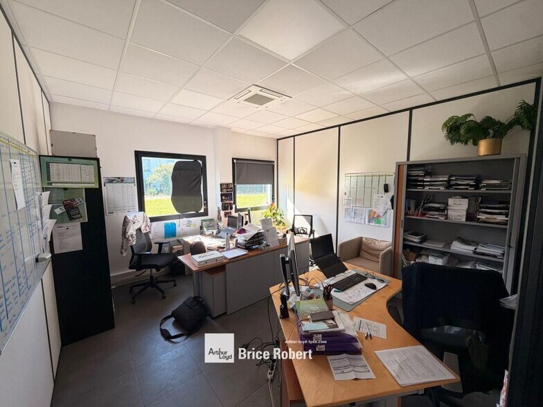 Cité Berliet, Saint-Priest to rent - Interior Photo - Image 2 of 6