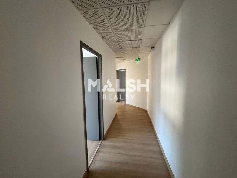 Office in Tassin-la-Demi-Lune to rent - Interior Photo - Image 3 of 11