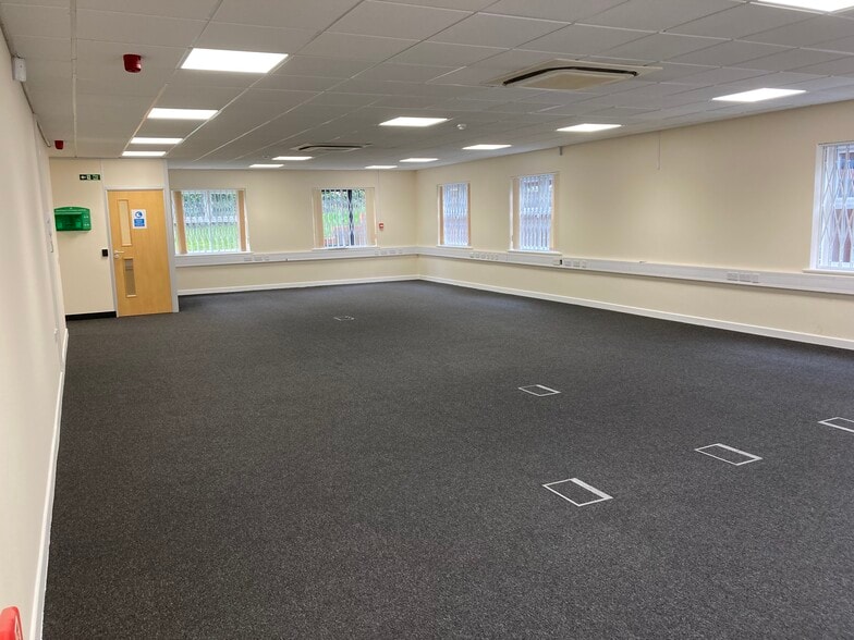 Somers Rd, Rugby to rent - Building Photo - Image 2 of 4