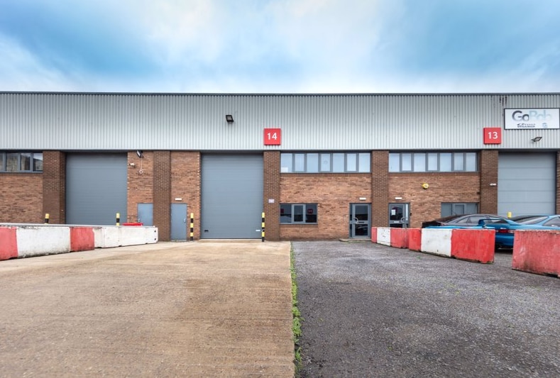 419-420 Bridport Rd, Greenford to rent Building Photo- Image 1 of 1