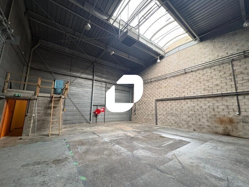 Light Industrial in Orgeval to rent Interior Photo- Image 1 of 10