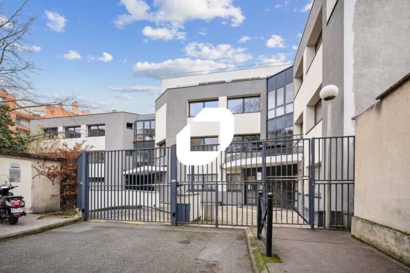 Office in Clichy to rent - Building Photo - Image 2 of 9