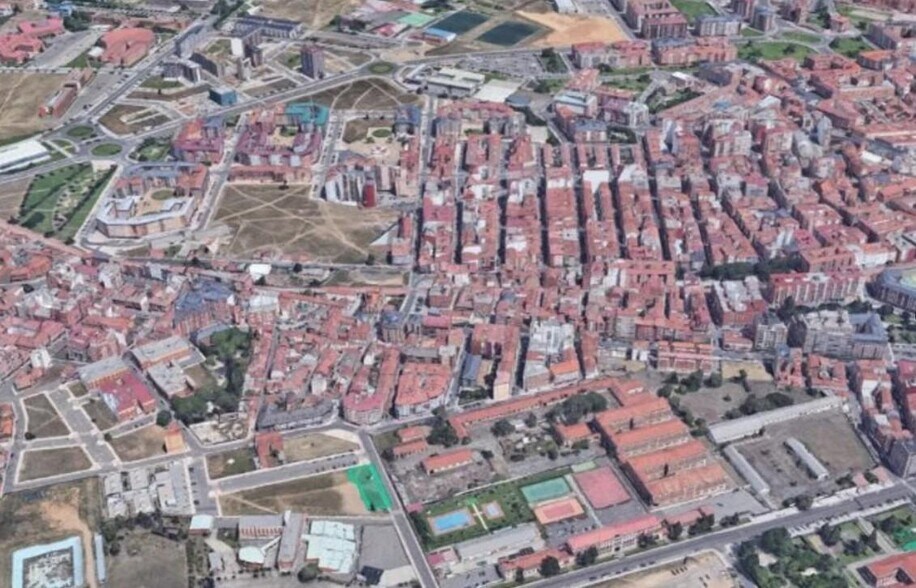Land in León for sale - Aerial - Image 2 of 2