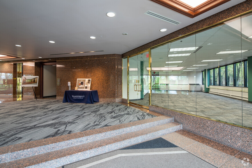 550 Maryville Centre Dr, Saint Louis, MO for sale - Lobby - Image 3 of 12