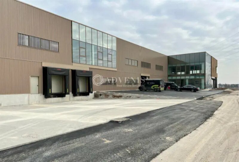Industrial in Tremblay-en-France for sale Building Photo- Image 1 of 11