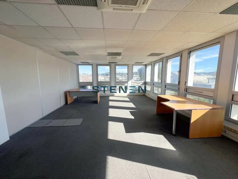 Office in Aix-en-Provence to rent - Interior Photo - Image 3 of 3
