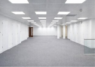 15-17 Grosvenor Gdns, London to rent Interior Photo- Image 1 of 4