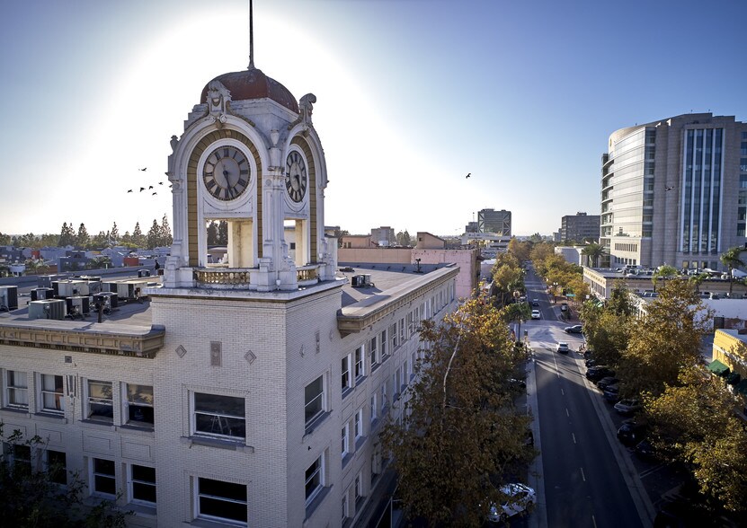 202-208 W 4th St, Santa Ana, CA for rent - Building Photo - Image 1 of 37