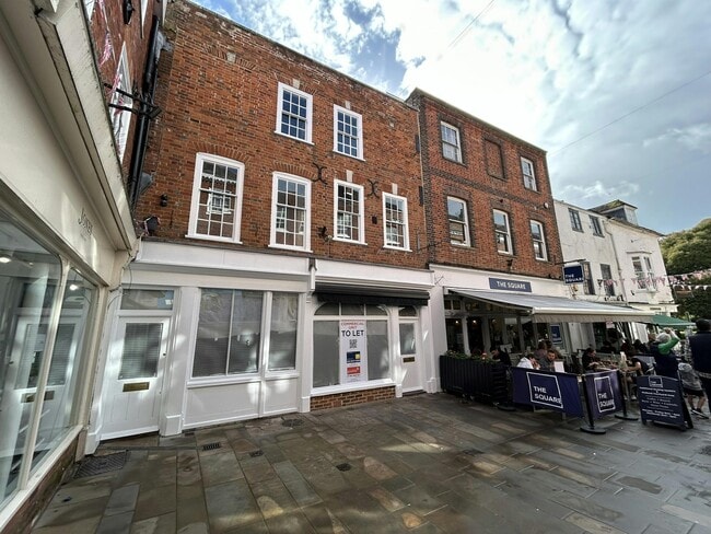 More details for 18 The Square, Winchester - Retail to Rent