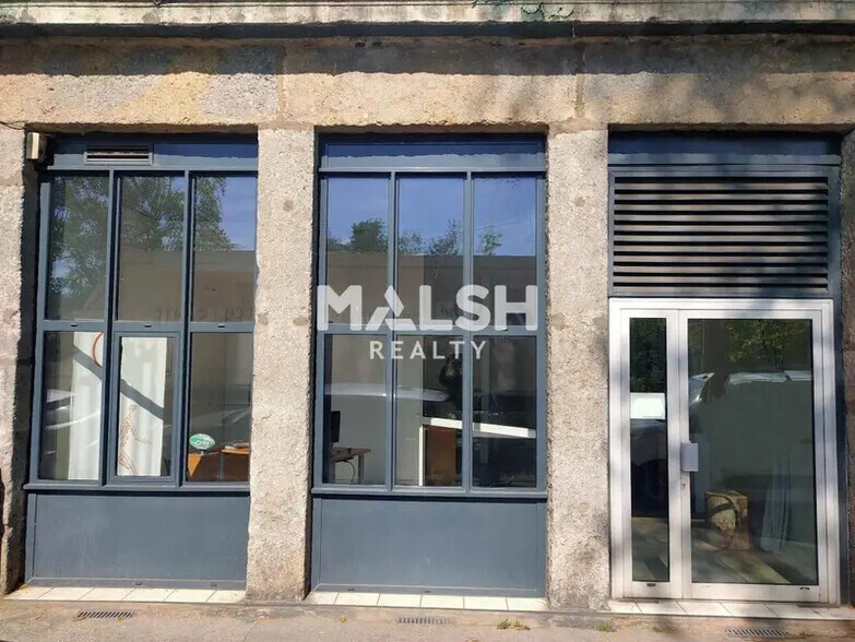 Office in Lyon for sale - Building Photo - Image 1 of 9