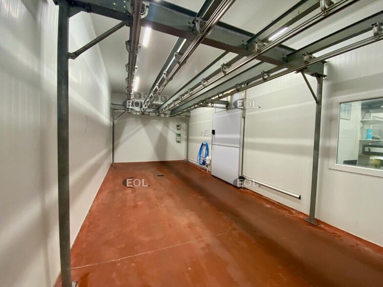 Industrial in Marseille for sale - Building Photo - Image 2 of 7