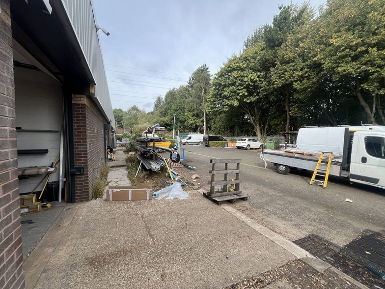 Aston Ct, Warrington to rent - Building Photo - Image 3 of 4