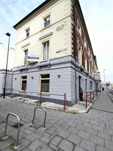 32-33 Queens Ter, Southampton for sale - Building Photo - Image 1 of 1