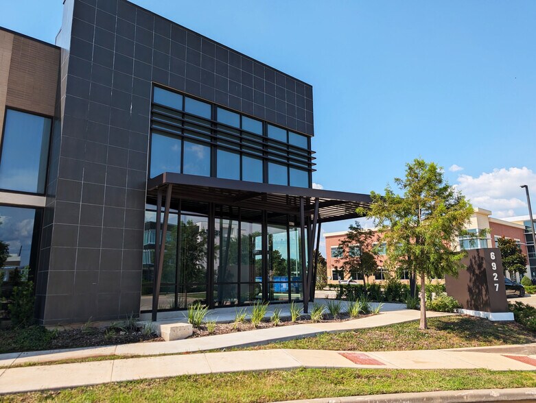 6927 Brisbane Ct, Sugar Land, TX to rent - Building Photo - Image 2 of 12