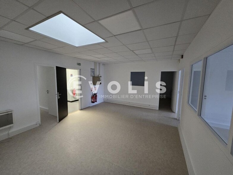 Office in Brétigny-sur-Orge to rent - Interior Photo - Image 2 of 7