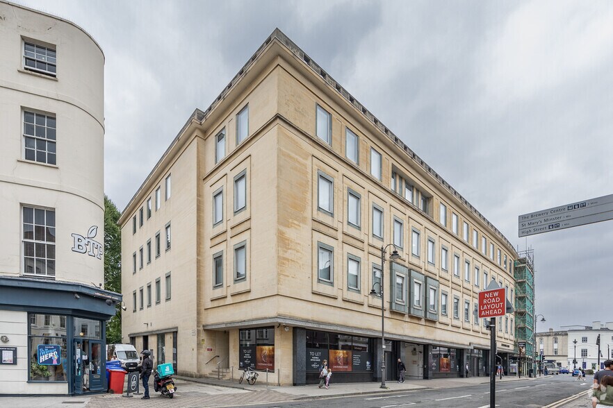 Clarence St, Cheltenham to rent - Primary Photo - Image 1 of 3