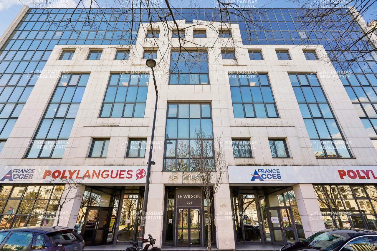 Office in Saint-Denis for sale Building Photo- Image 1 of 15