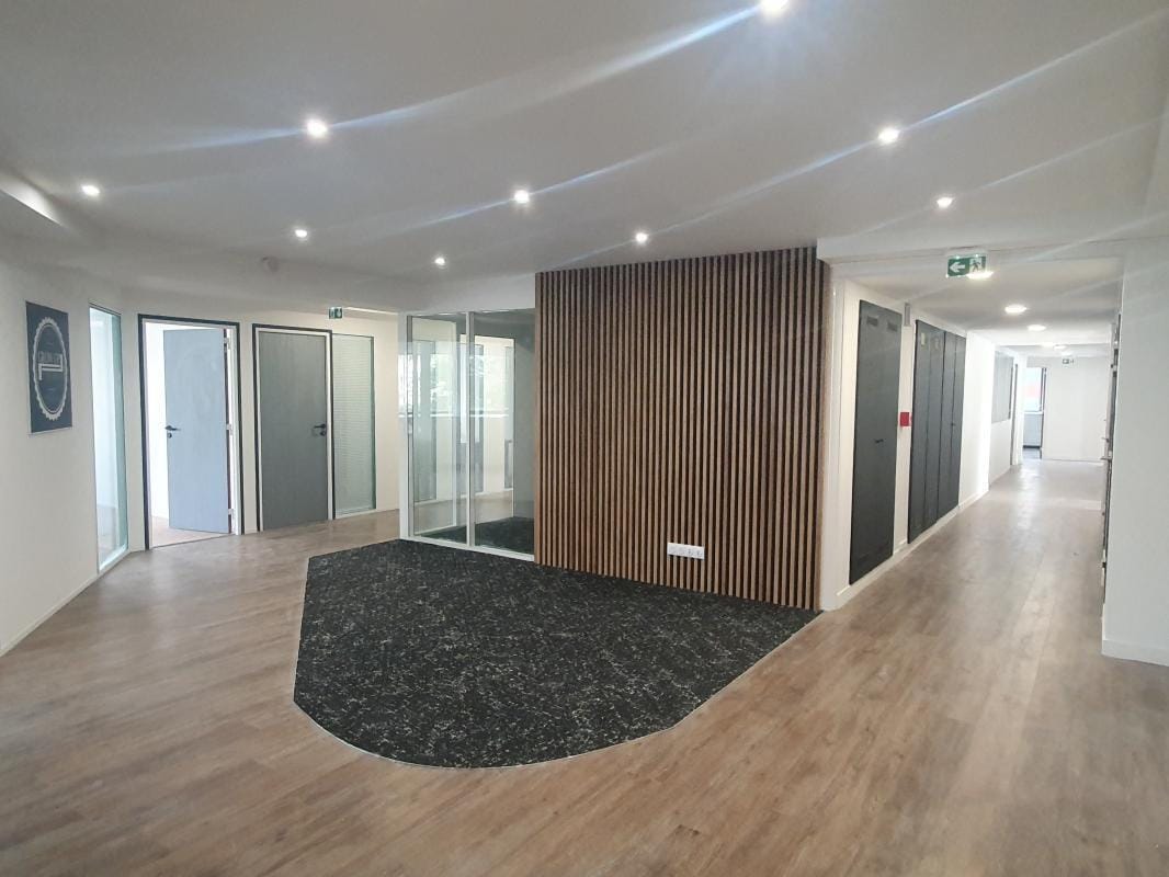 Office in Suresnes for sale Lobby- Image 1 of 8