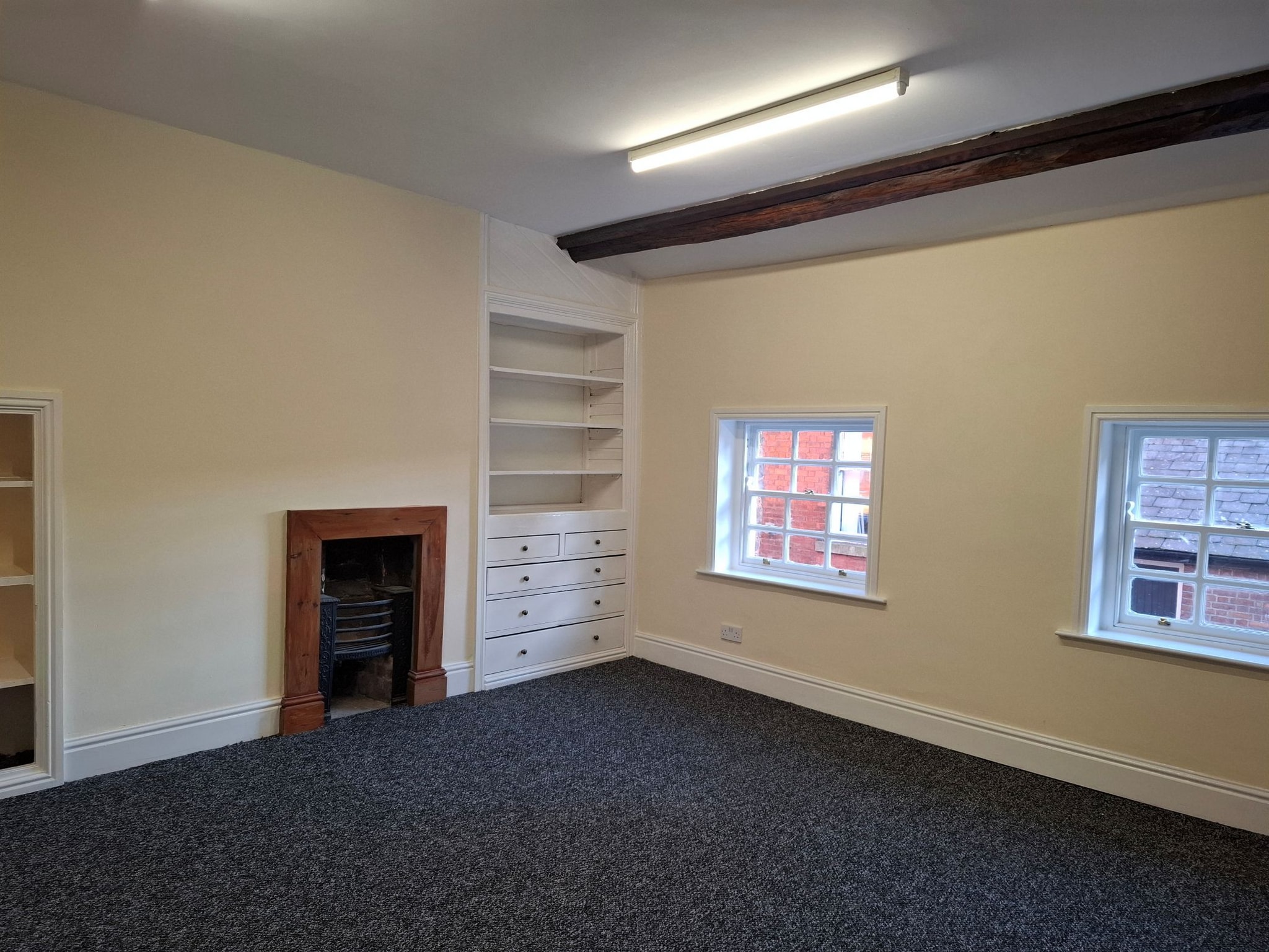 11 Church Ln, Oldham to rent Interior Photo- Image 1 of 3