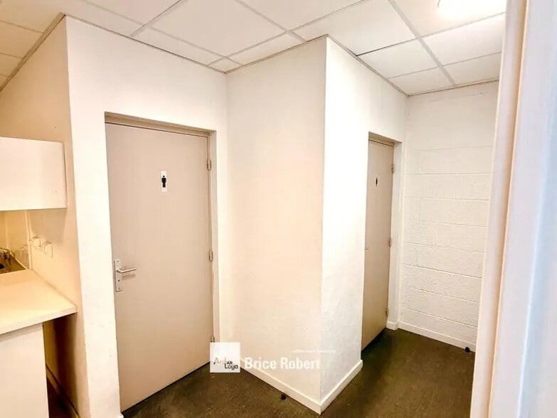 3 Rue Du 35eme Regiment D'Aviation, Bron to rent - Interior Photo - Image 3 of 12