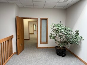 28085 N Ashley Cir, Libertyville, IL to rent Building Photo- Image 1 of 19