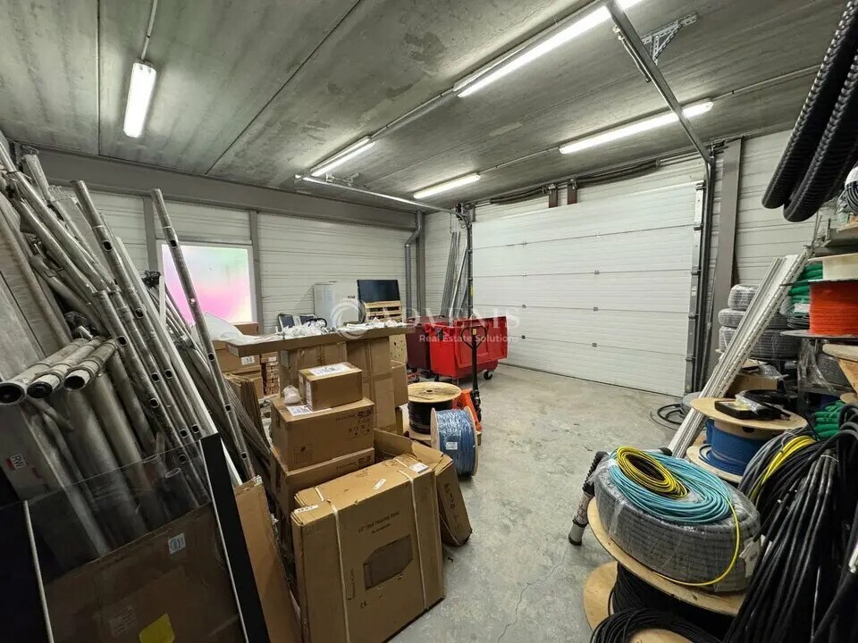 Light Industrial in Champs-sur-Marne to rent Interior Photo- Image 1 of 10