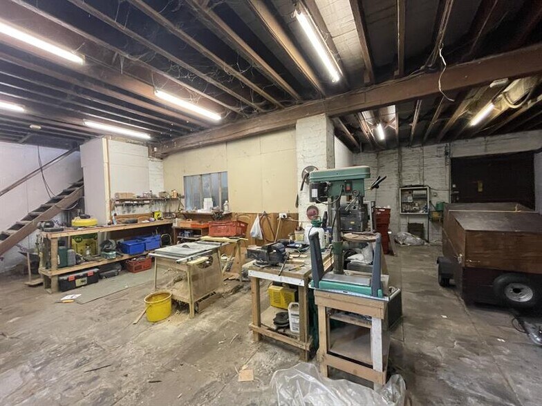 10 Smithies Moor Ln, Batley for sale - Interior Photo - Image 2 of 3