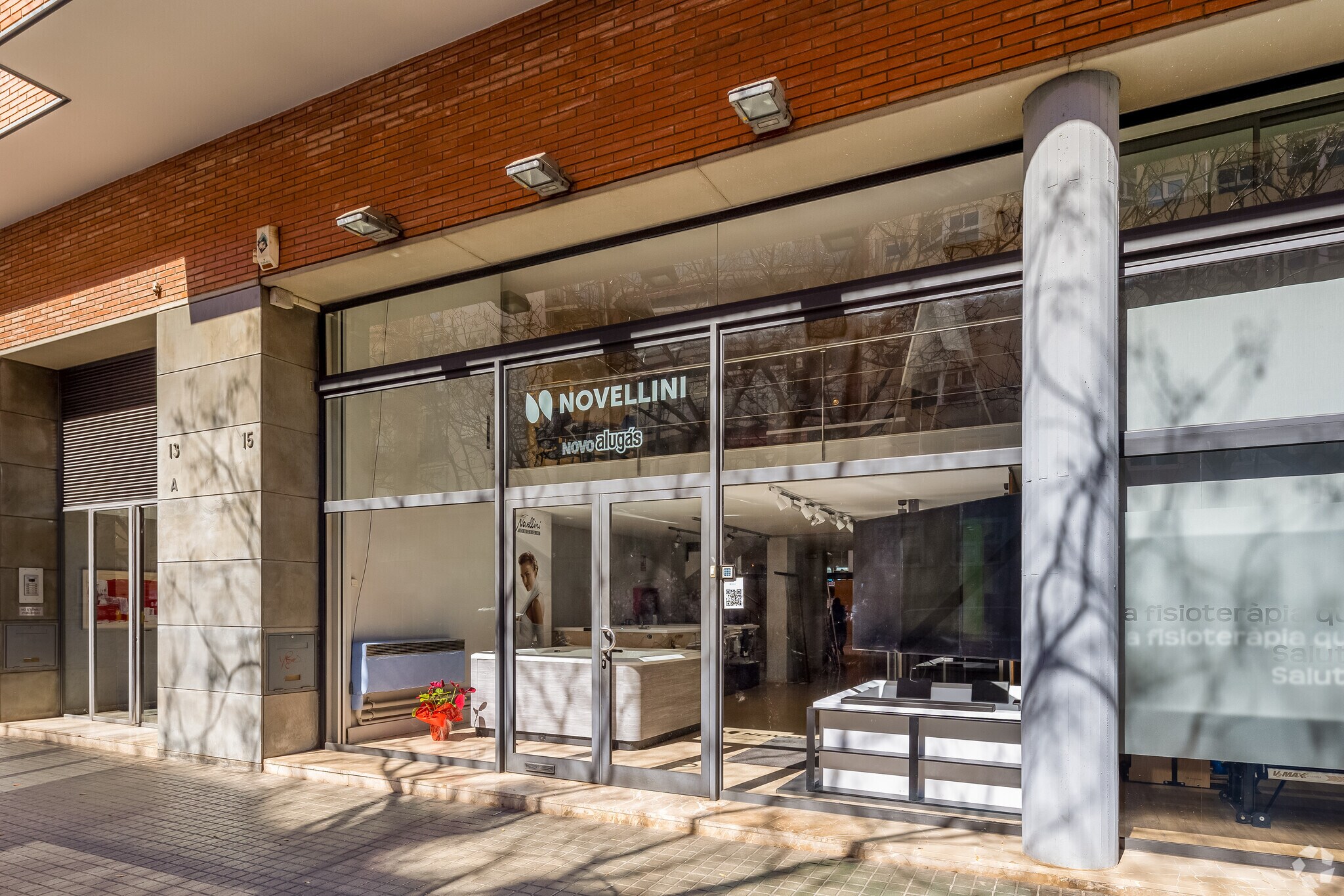 Office / Retail in Barcelona, Barcelona to rent Building Photo- Image 1 of 2