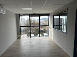 Office in Aubagne to rent Interior Photo- Image 2 of 4