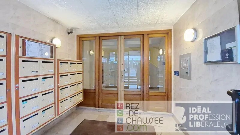 Office in Montreuil for sale Building Photo- Image 1 of 14