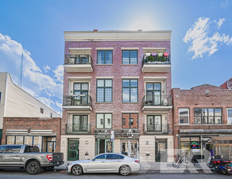 605607 Manhattan Ave, Brooklyn 11222
