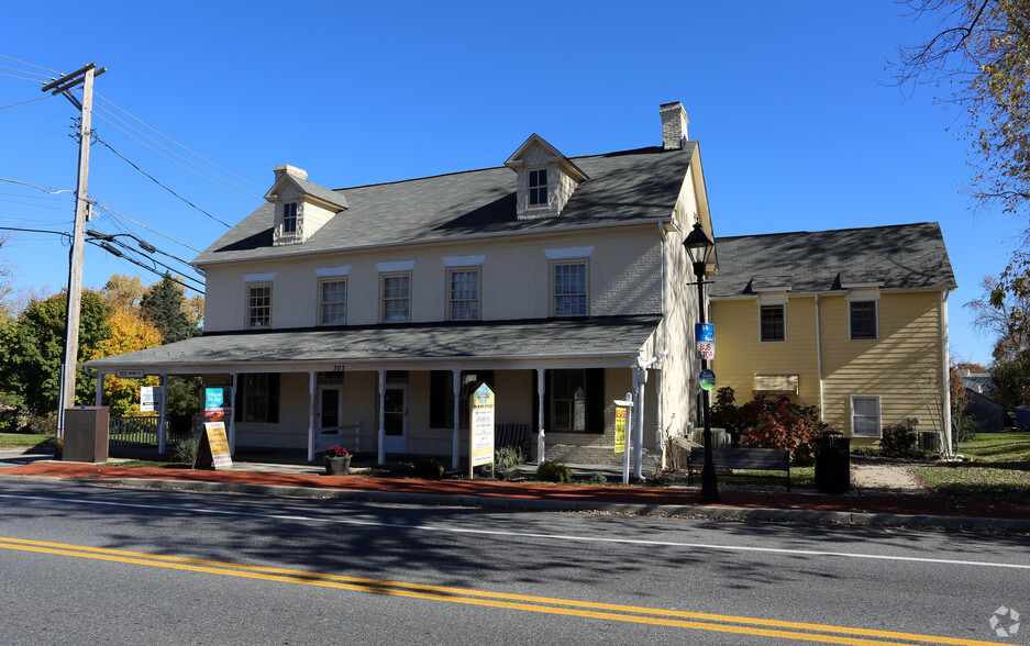 303 Main St, Reisterstown, MD for rent - Building Photo - Image 3 of 5