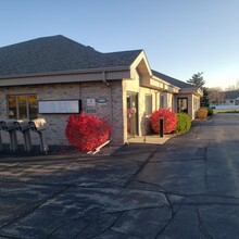 5793 W Grande Market Dr, Appleton, WI for rent Building Photo- Image 2 of 6