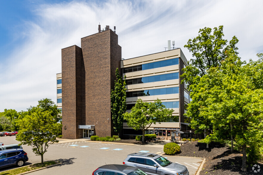 333 Rouser Rd, Coraopolis, PA for sale - Primary Photo - Image 1 of 1