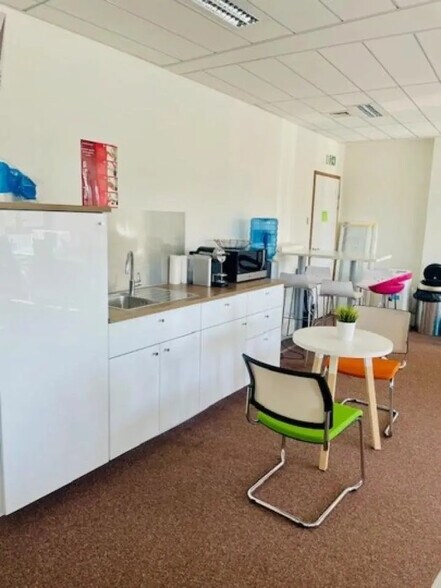 Office in Massy to rent - Interior Photo - Image 3 of 5