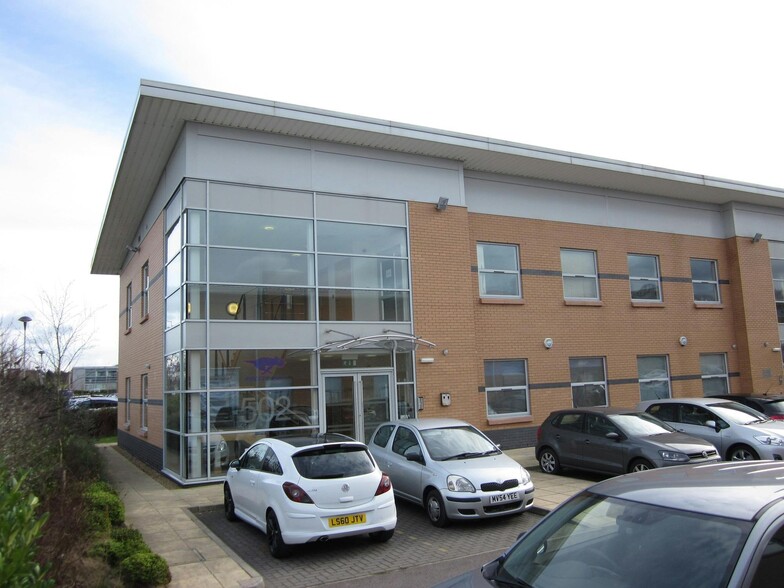 Centennial Ave, Borehamwood to rent - Building Photo - Image 3 of 21