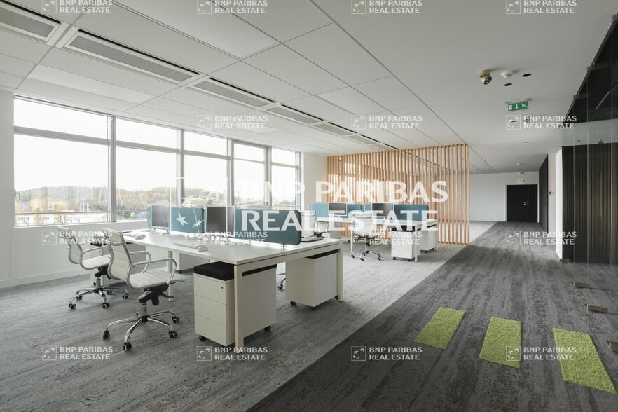 10 Rue Jean Bart, Massy to rent - Building Photo - Image 3 of 22