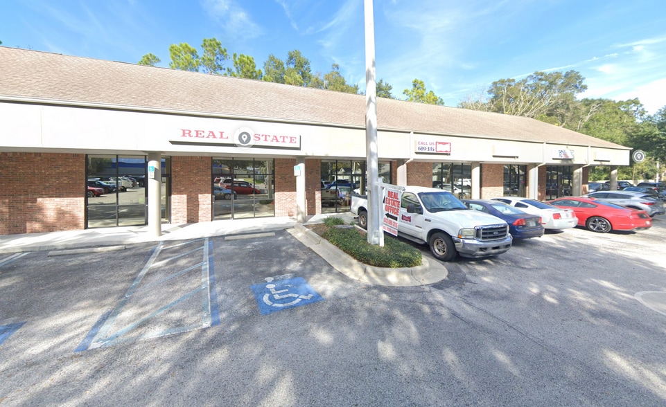 2222-2240 Lithia Center Ln, Valrico, FL for rent - Building Photo - Image 3 of 3