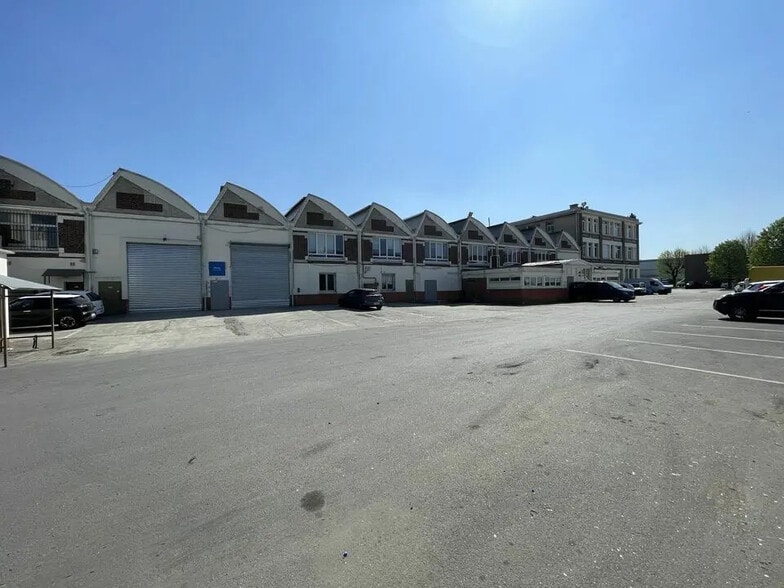 Light Industrial in Bobigny to rent - Building Photo - Image 2 of 10