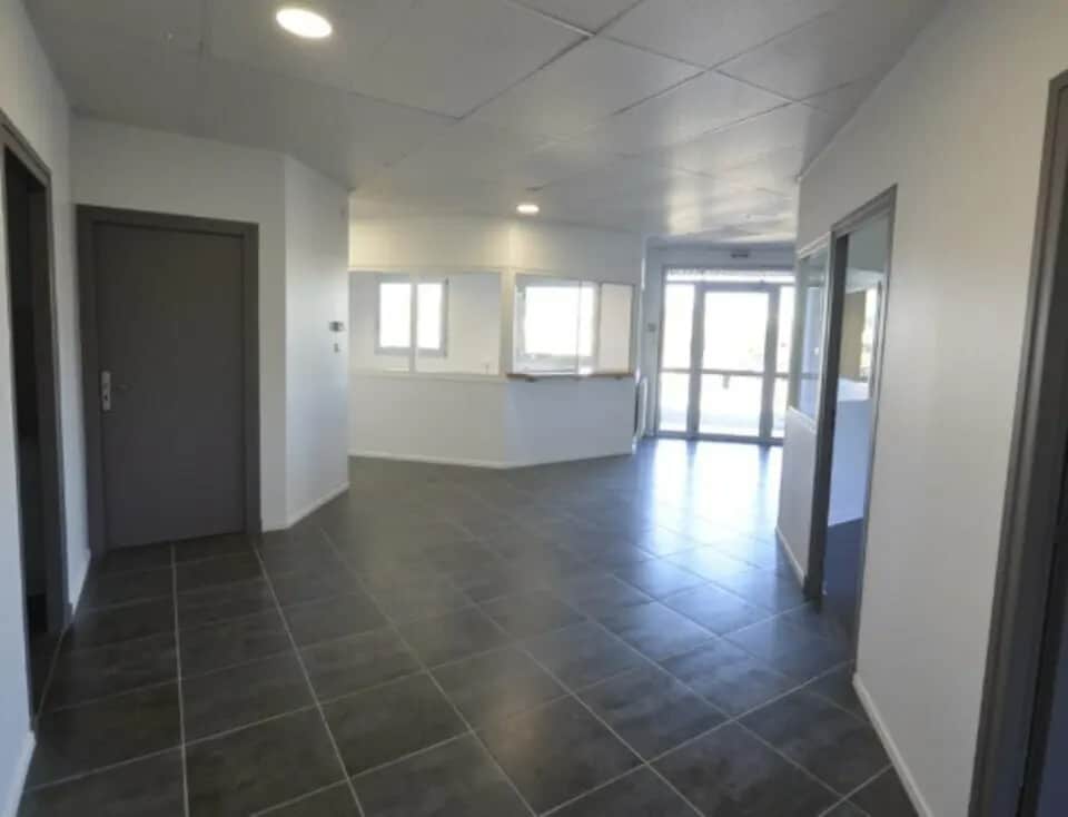 Office in Rillieux-la-Pape to rent Interior Photo- Image 1 of 4