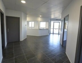 Office in Rillieux-la-Pape to rent Interior Photo- Image 1 of 4