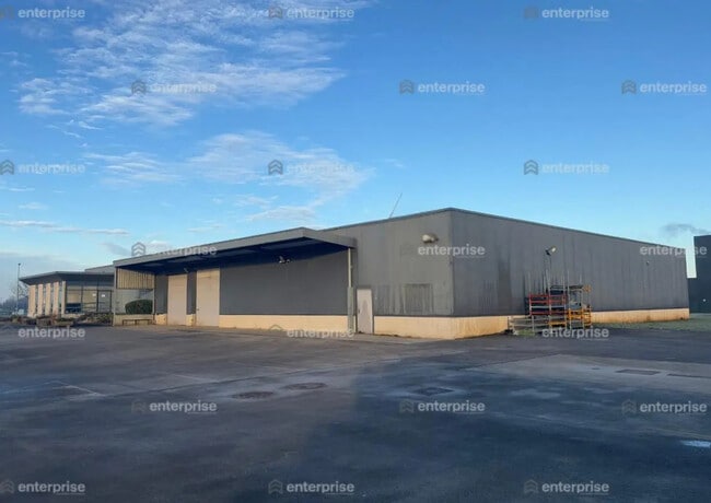 Location Local d'activités 1 700 m²