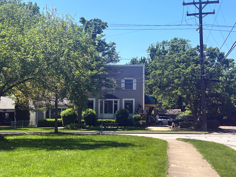 328 Bassett Rd, Bay Village, OH for sale - Building Photo - Image 1 of 8