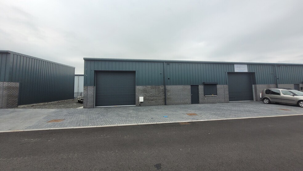 35 Whitfield Dr, Ayr for sale - Primary Photo - Image 1 of 1