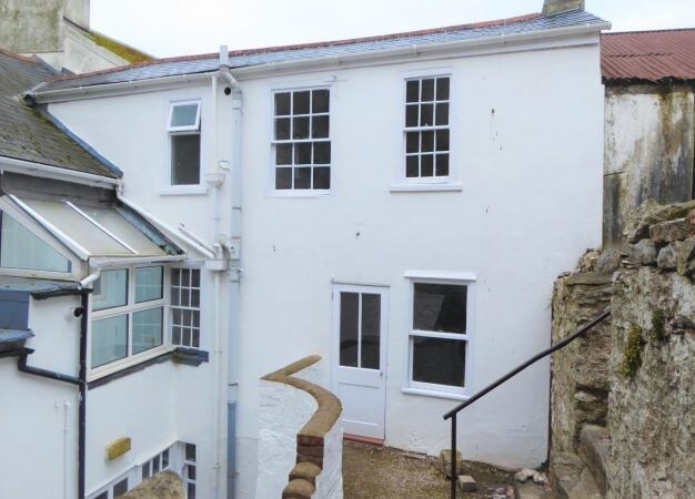 36 The Terrace, Torquay to rent Building Photo- Image 1 of 5